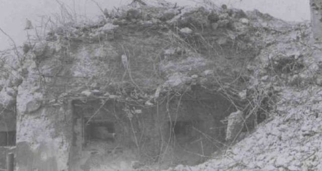 Bloque 2 de  Fort Bambesch reducido a escombros por los Flak de 88 mm