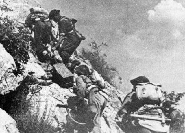 Unidades polacas de la 3ª División de Infantería de los Cárpatos en Snakeshead Ridge