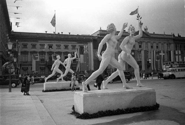 Estatuas en las calles de Berlín por motivo de las Olimpiadas del 36
