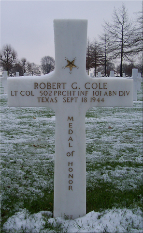 Tumba del Teniente Coronel Robert G. Cole en Holanda