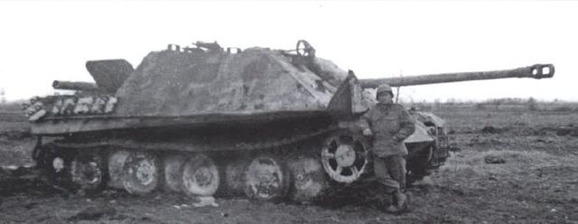 Jagdpanther del Schwere-Panzerjäger-Abteilung 564 capturado por fuerzas norteamericanas durante los combates en la bolsa de Colmar. Febrero de 1945