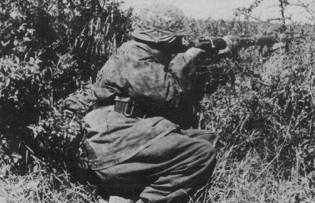 Fusilero de la Leibstandarte en Normandía. Verano de 1944