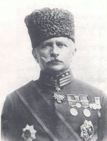 General Omar Fakhreddin Pasha, Fahrettin en algunos textos, comandante del V cuerpo de caballería, general enérgico con iniciativa y muy apreciado por la tropa, mando la punta de lanza del ejército turco