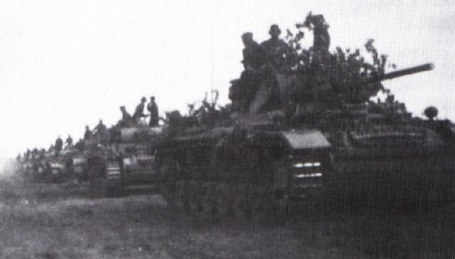Panzers III de la 4ª Div. Panzer de von Saucken avanzando hacia Samodurovka