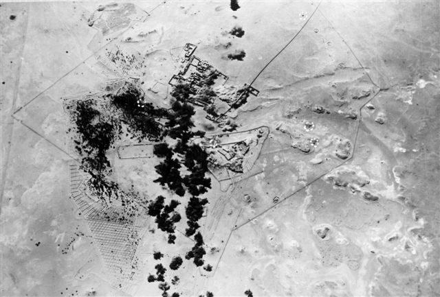 Giarabub bajo bombardeo aéreo