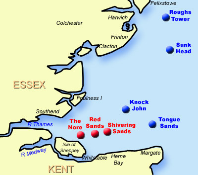 Mapa que muestra la ubicación de los fuertes Maunsell con respecto a la costa, en color rojo los del ejército y en azul los de la Marina