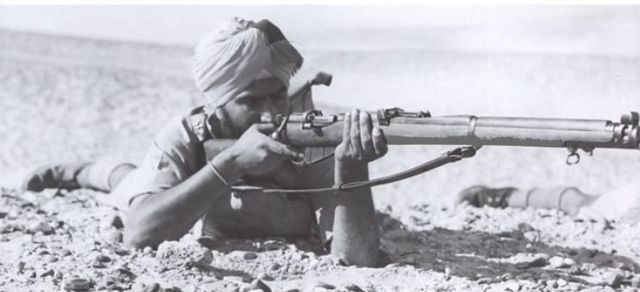 Fusilero de la 4ª División India en la línea de El Alamein. Septiembre de 1942