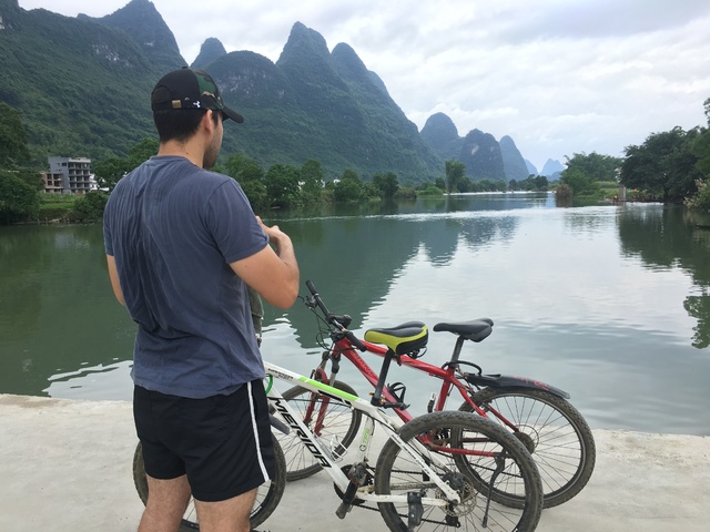 Dos ciclistas por Yangshuo - China: de Pekín a Hong Kong en 15 días (3)