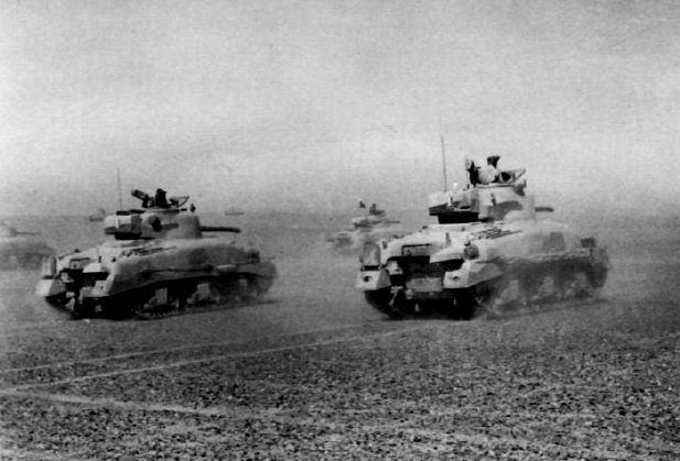 Los nuevos tanques Sherman, de fabricación norteamericana, debutaron en las filas del 8ª Ejército durante la batalla de El Alamein